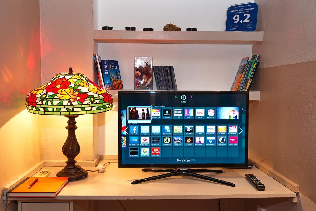 Skyline In Citta Studi A 1 Minuto Dal Metro Con Terrazzo Wi-fi E Netflix * Milão