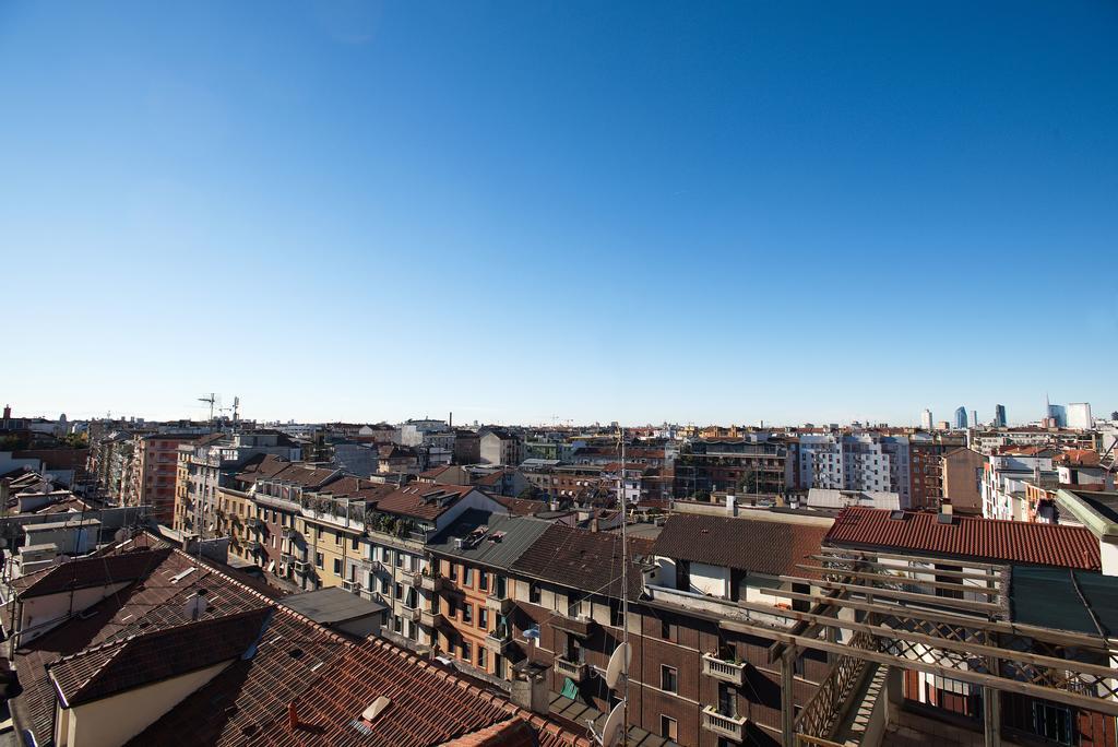 Skyline In Citta Studi A 1 Minuto Dal Metro Con Terrazzo Wi-fi E Netflix Milão