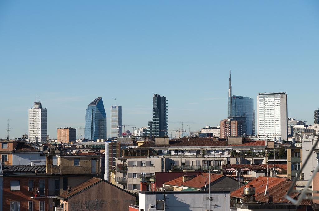 Skyline In Citta Studi A 1 Minuto Dal Metro Con Terrazzo Wi-fi E Netflix Apartamento *