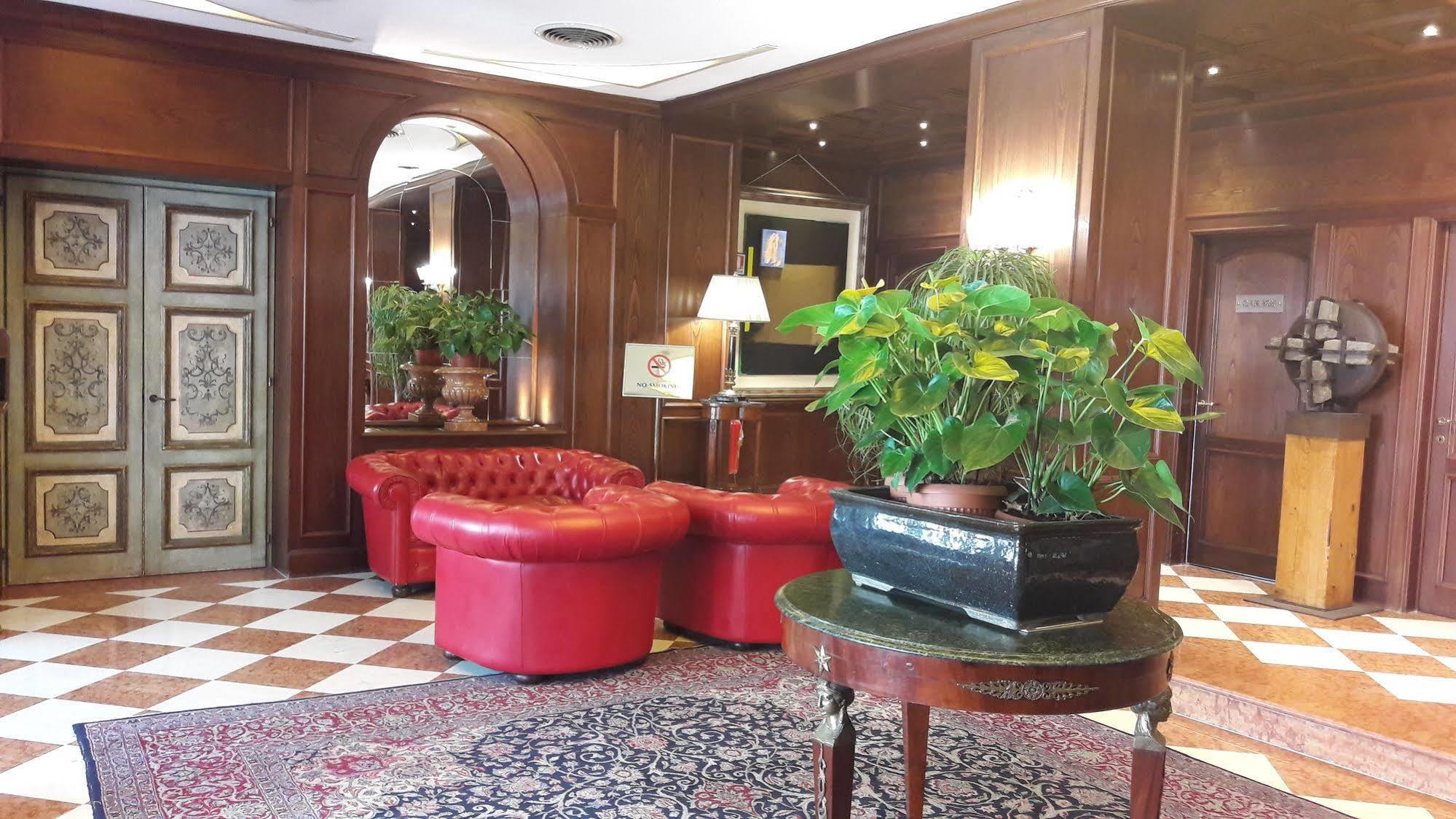 Hotel Romana 4*