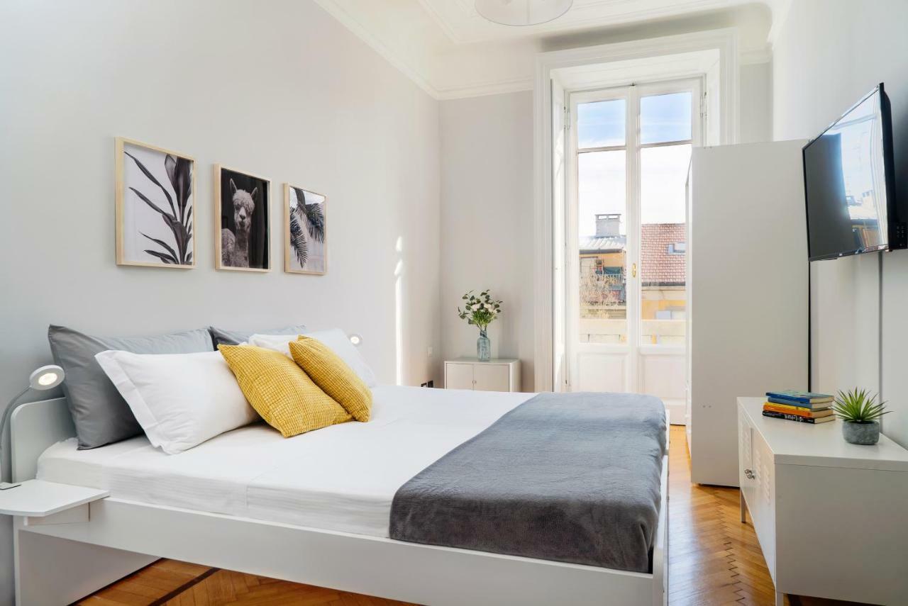 Hemeras Boutique Homes - 4 Design Homes In Center Apartment