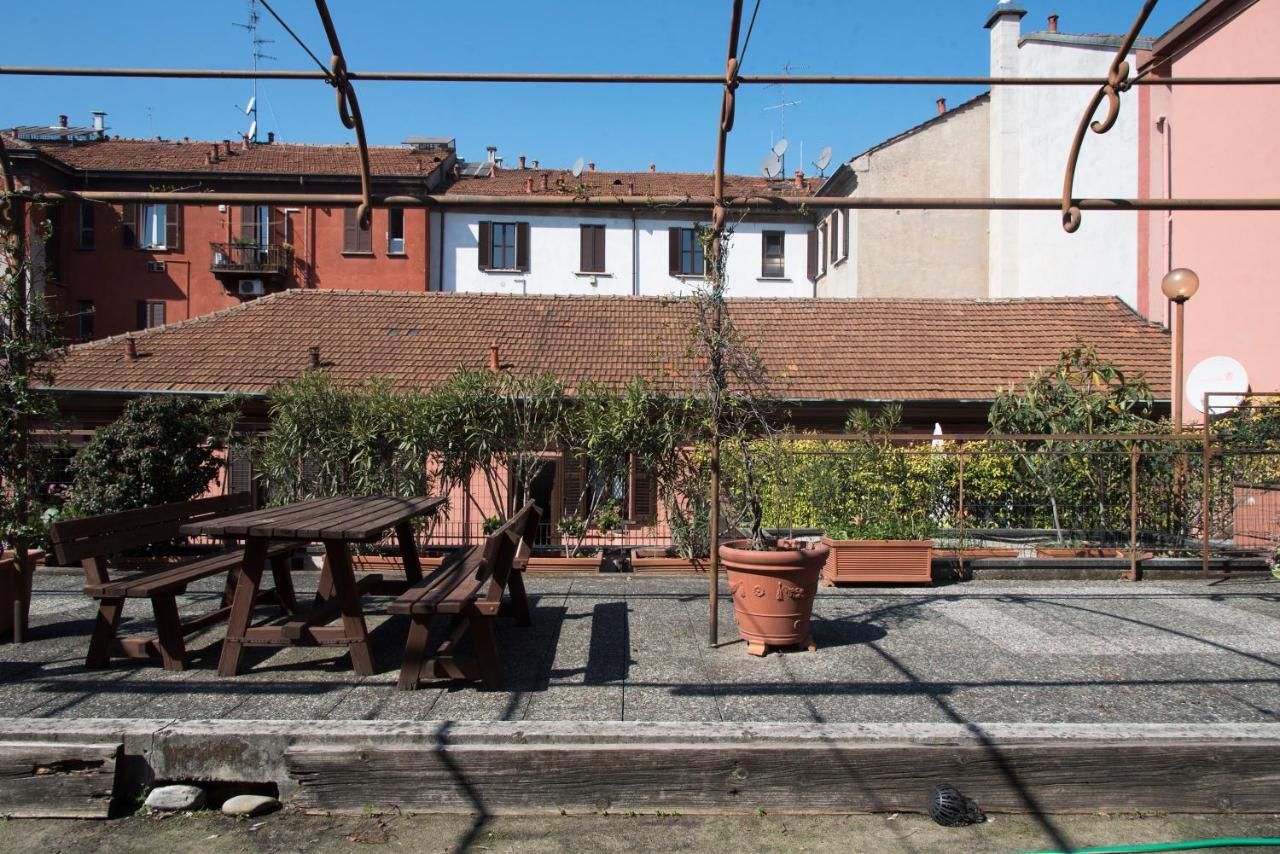 Peaceful Court In Shopping District Apartment *