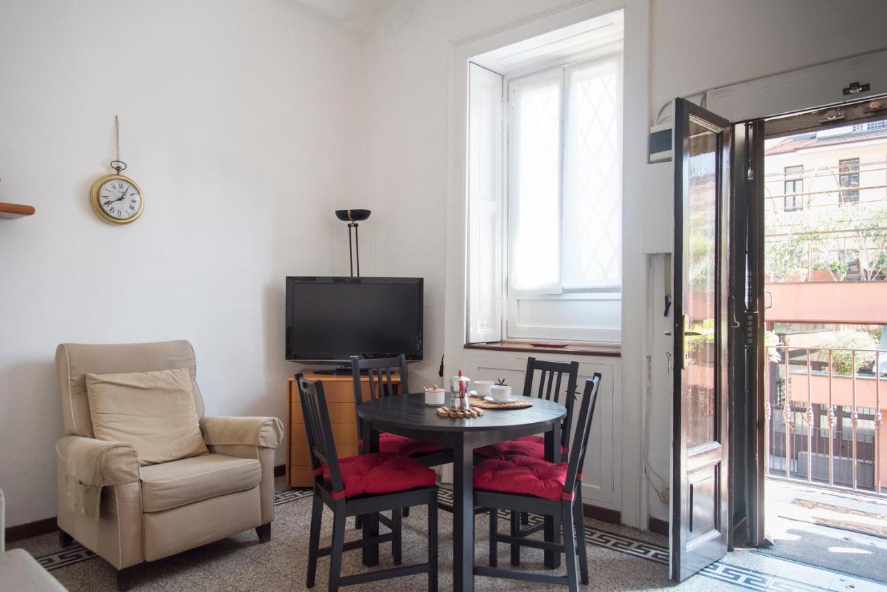 Peaceful Court In Shopping District Apartment *