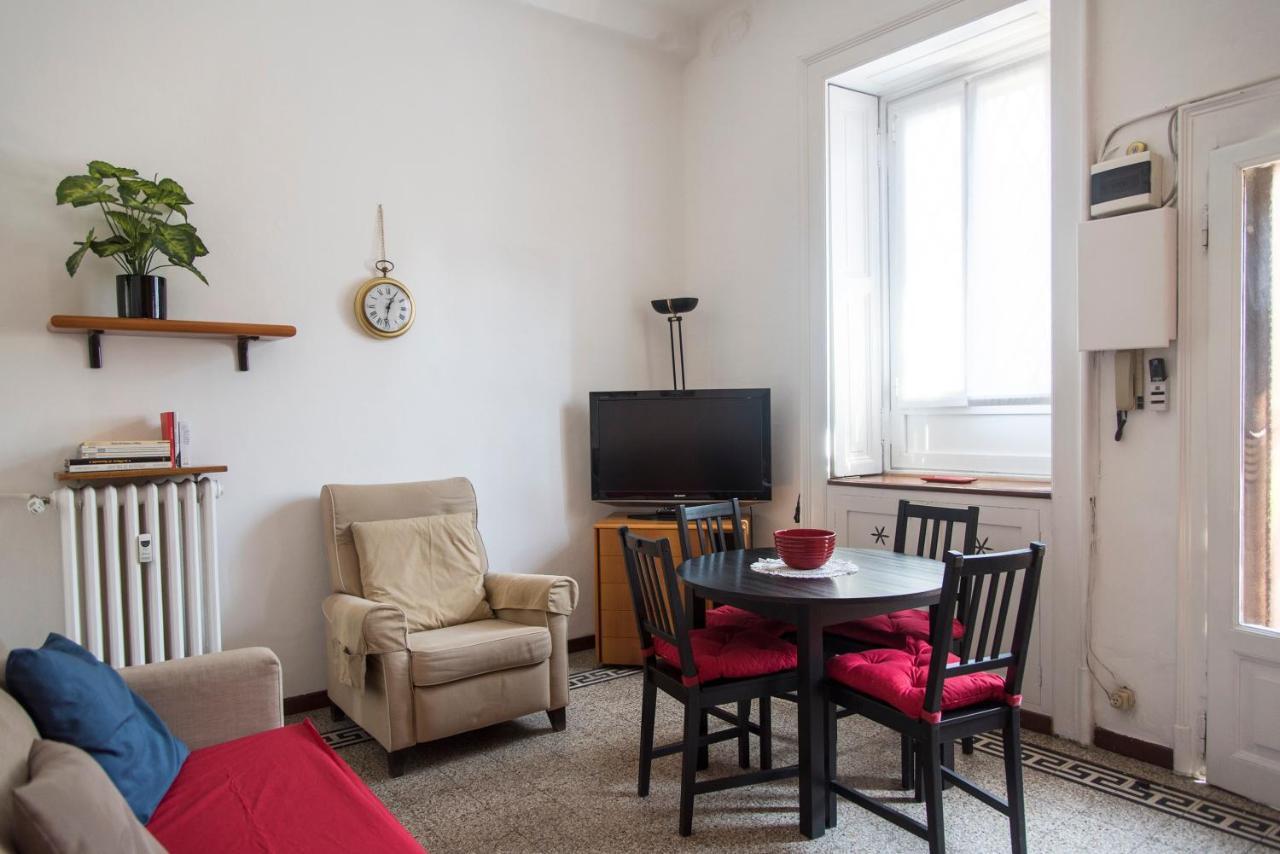 Peaceful Court In Shopping District Apartment