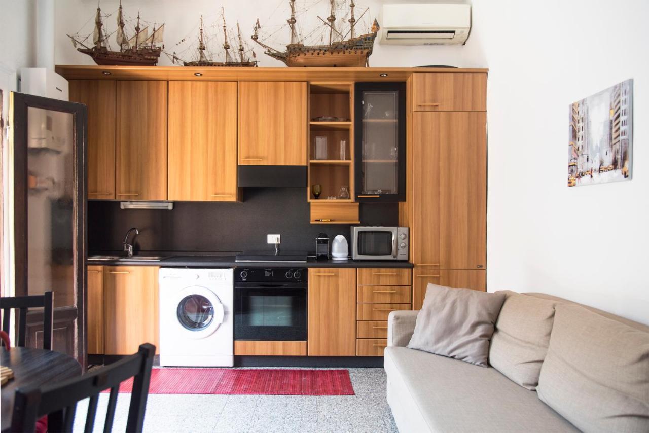 Peaceful Court In Shopping District Apartment