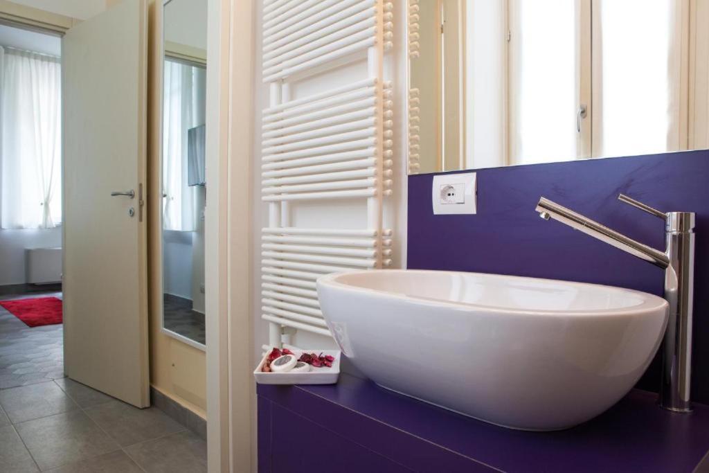 Italianway - Massari 22 * Milan