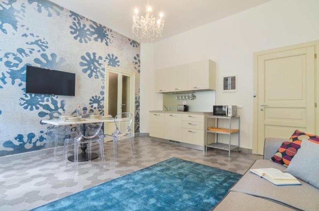 Italianway - Massari 22 * Milan