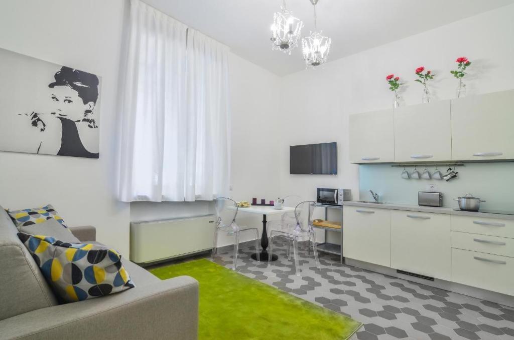 Italianway - Massari 22 * Milan