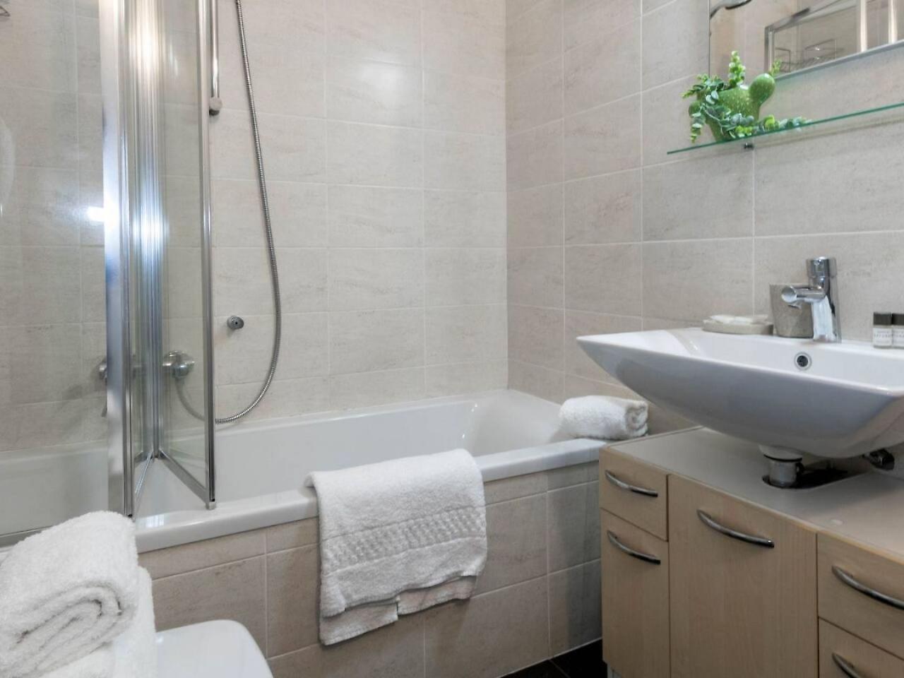 Apartment Altido For 4 With Terrace In A Quiet Residential Area